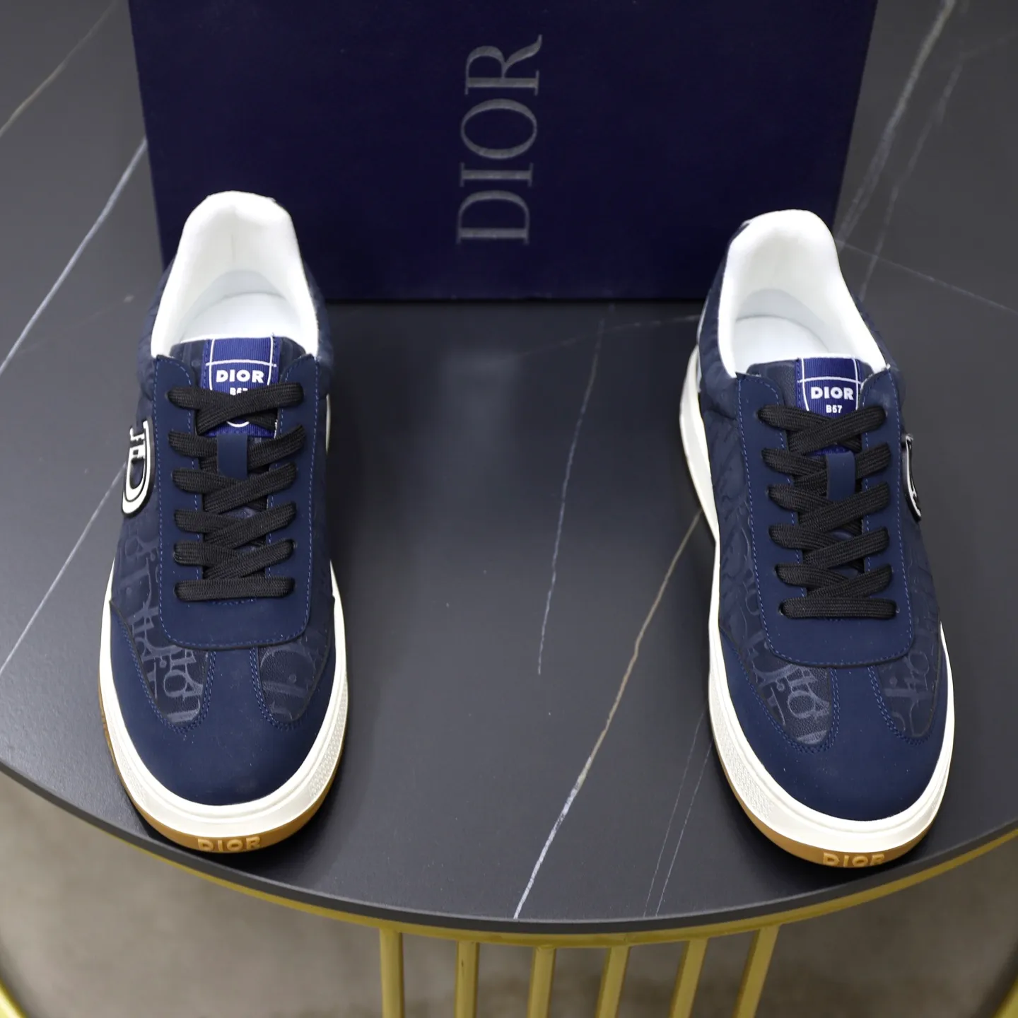 Ex-factory price: 400💰🙅‍♂️🙅‍♂️🙅‍♂️ Brand: Dior DIOR Standard code: 38-44 (45 customized) Grade: Same as the official website Material: Original cowhide material spliced with brand cloth Comfortable and breathable lining Lightweight and wear-resistant sports outsole Style category: Men's fashion casual shoes Running sports shoes Distinguished luxury brand elements Top luxury color: actual picture color